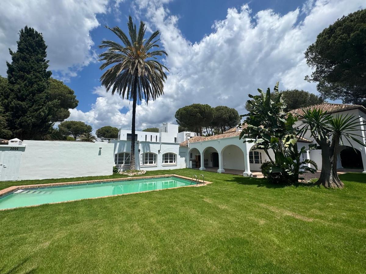 Villa Detached in El Paraiso