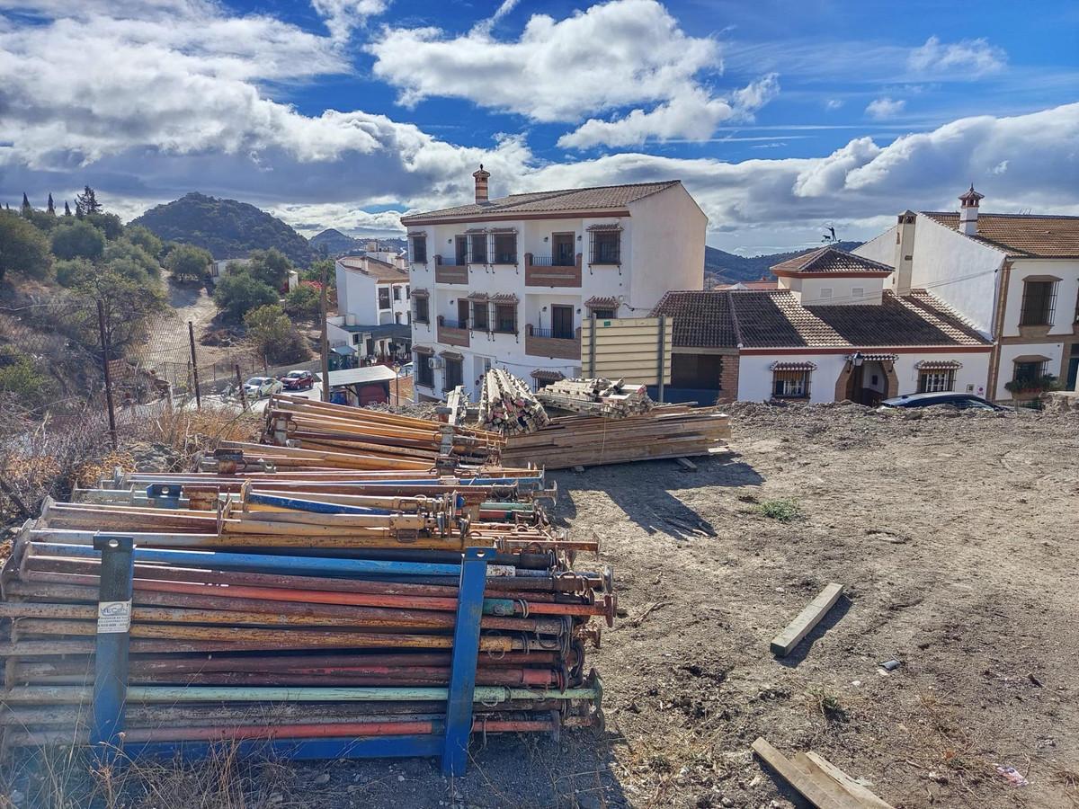 Plot Residential in Almogía