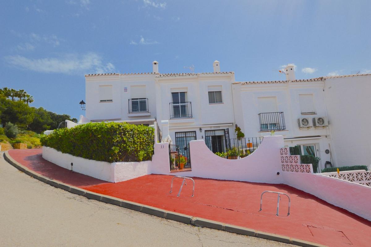 Townhouse Terraced in Altos de los Monteros