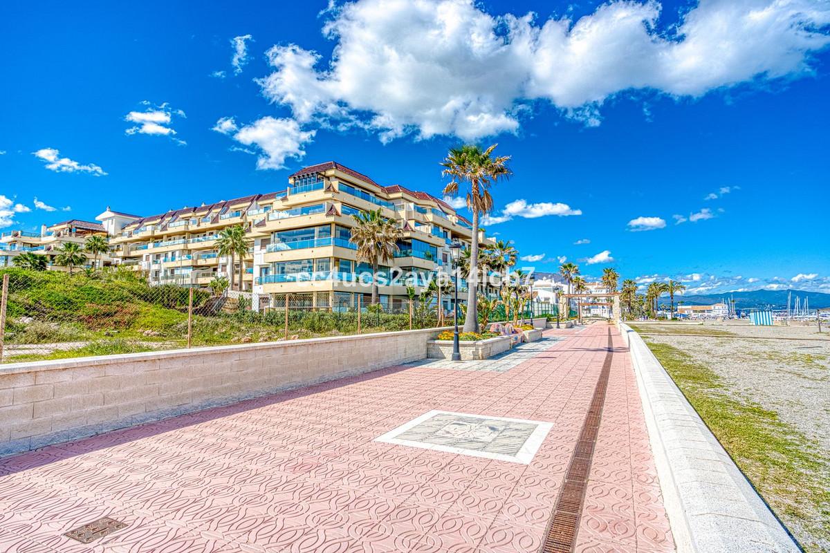 Apartment Middle Floor in La Duquesa