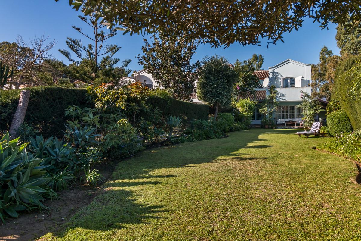 Villa Semi Detached in Guadalmina Alta
