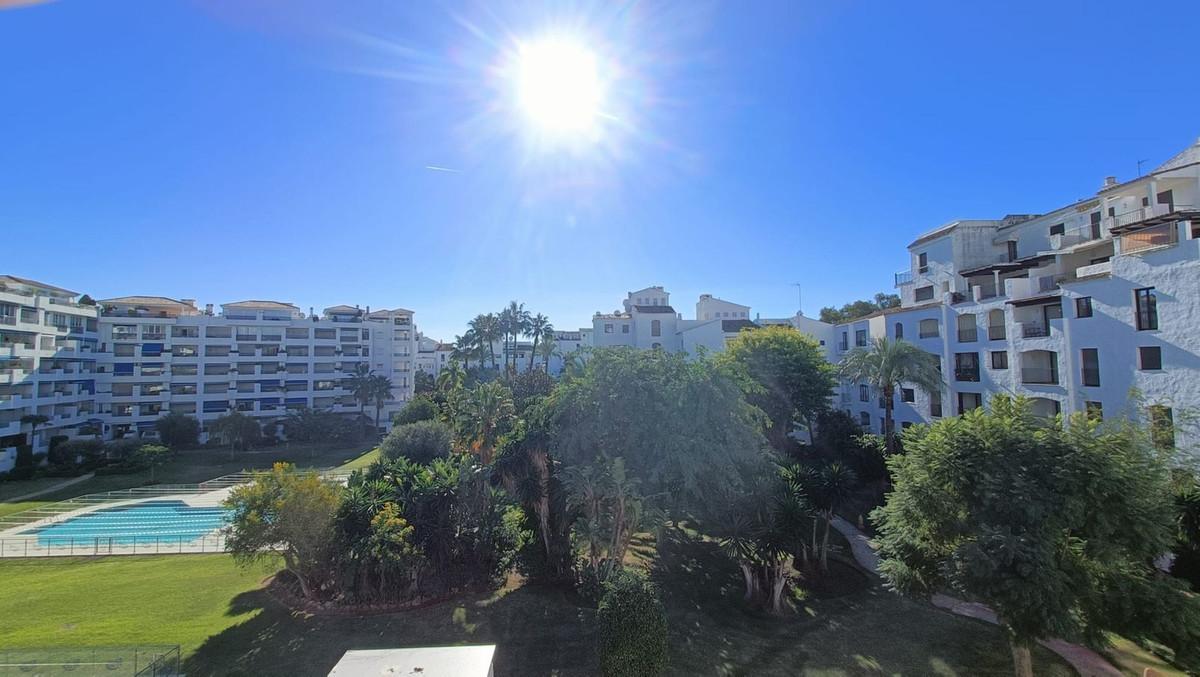 Apartment Middle Floor in Puerto Banús