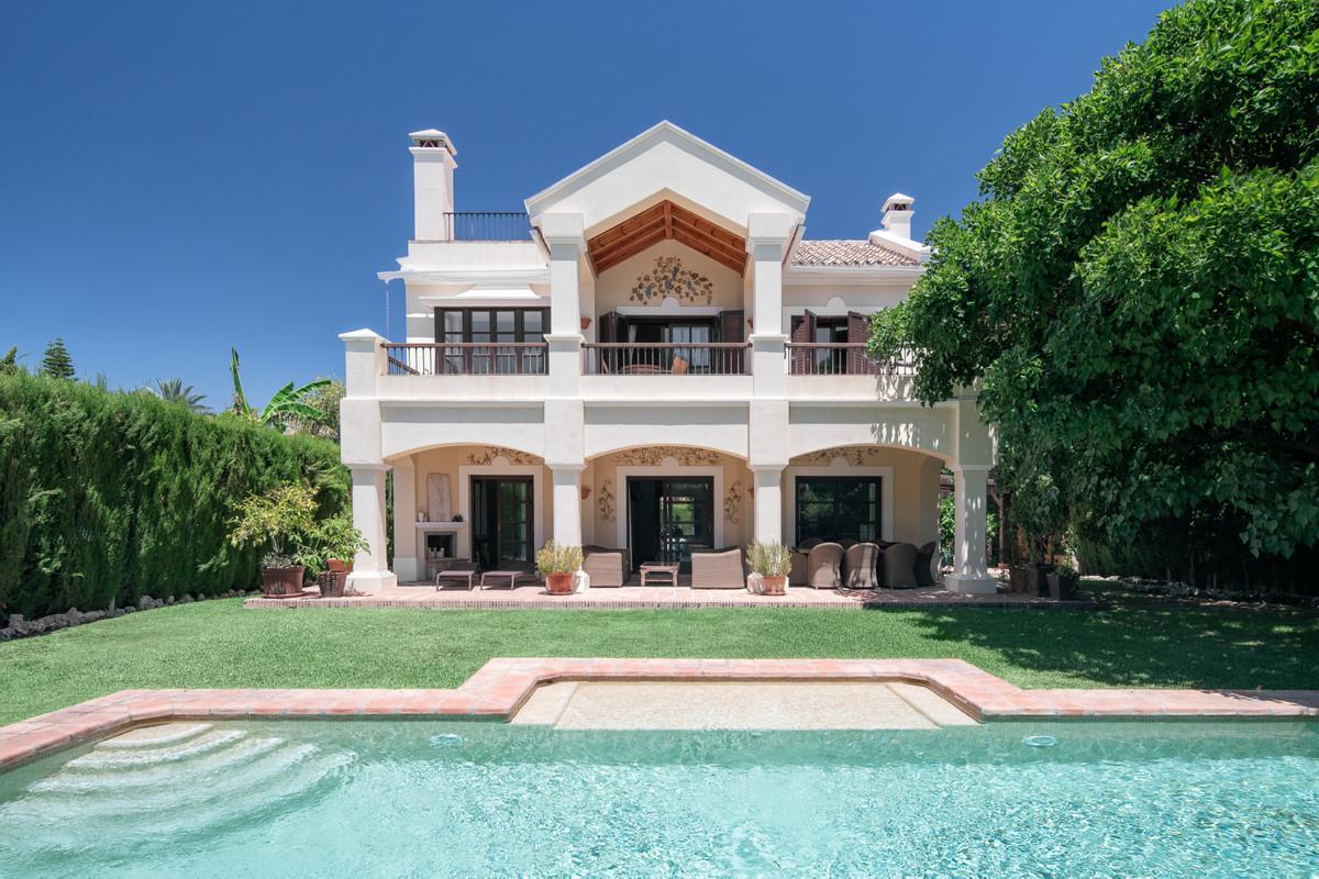 Villa Detached in Sierra Blanca