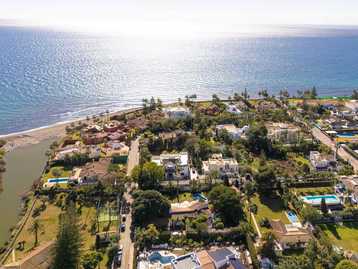 Villa Detached in New Golden Mile