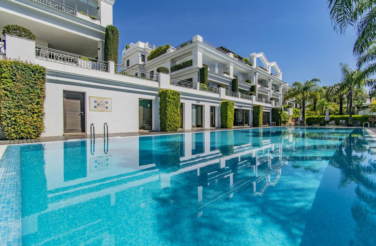 Apartment Penthouse in Estepona