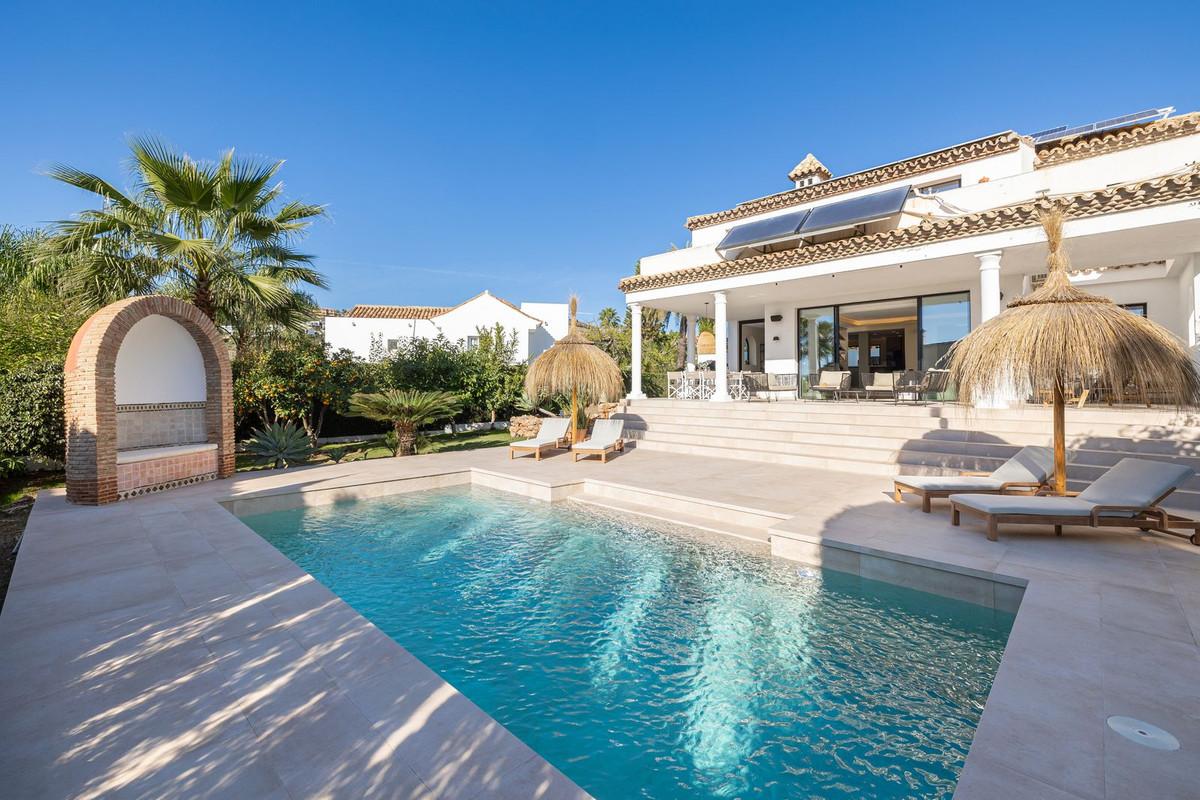 Villa Detached in El Paraiso