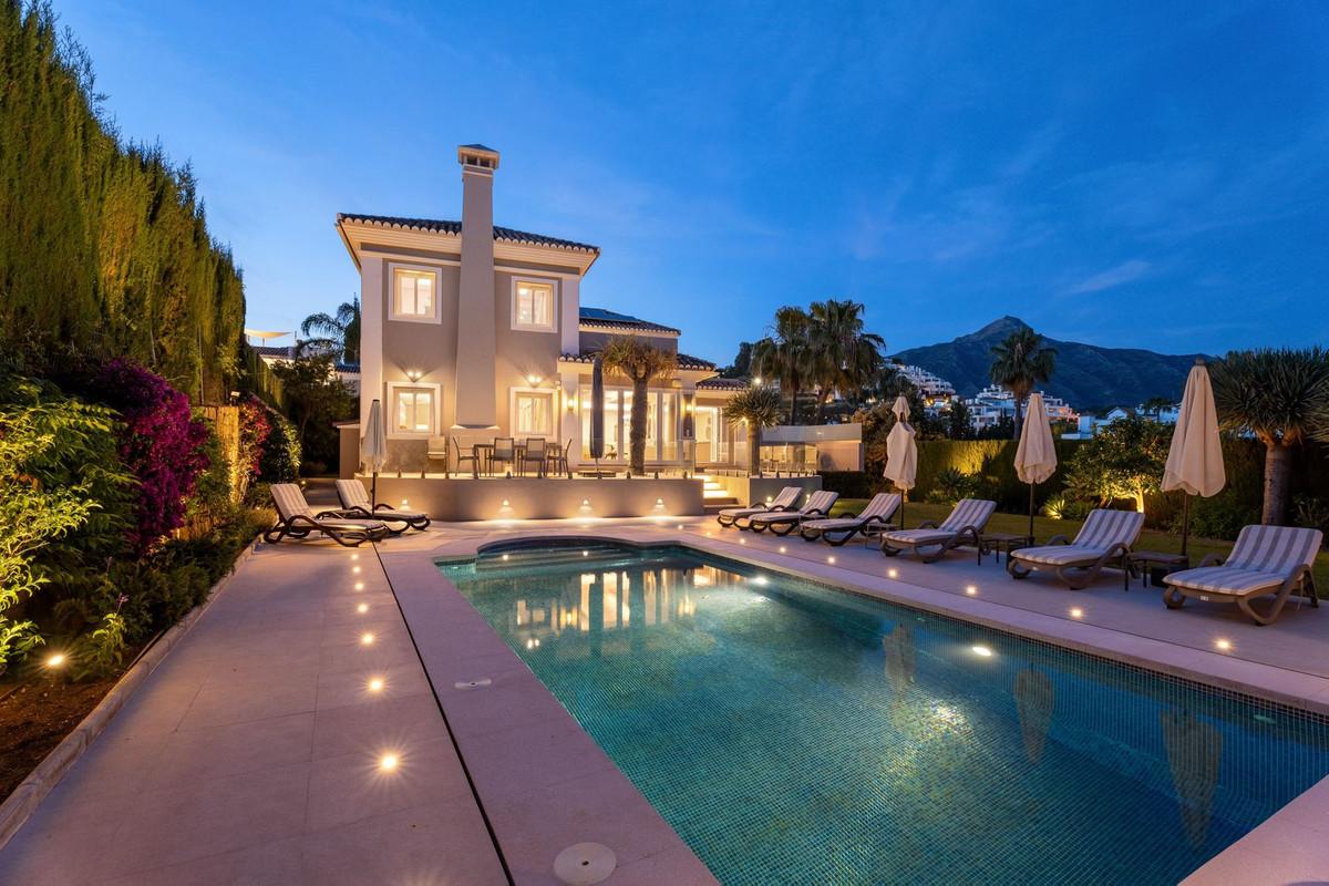 Villa Detached in Nueva Andalucía