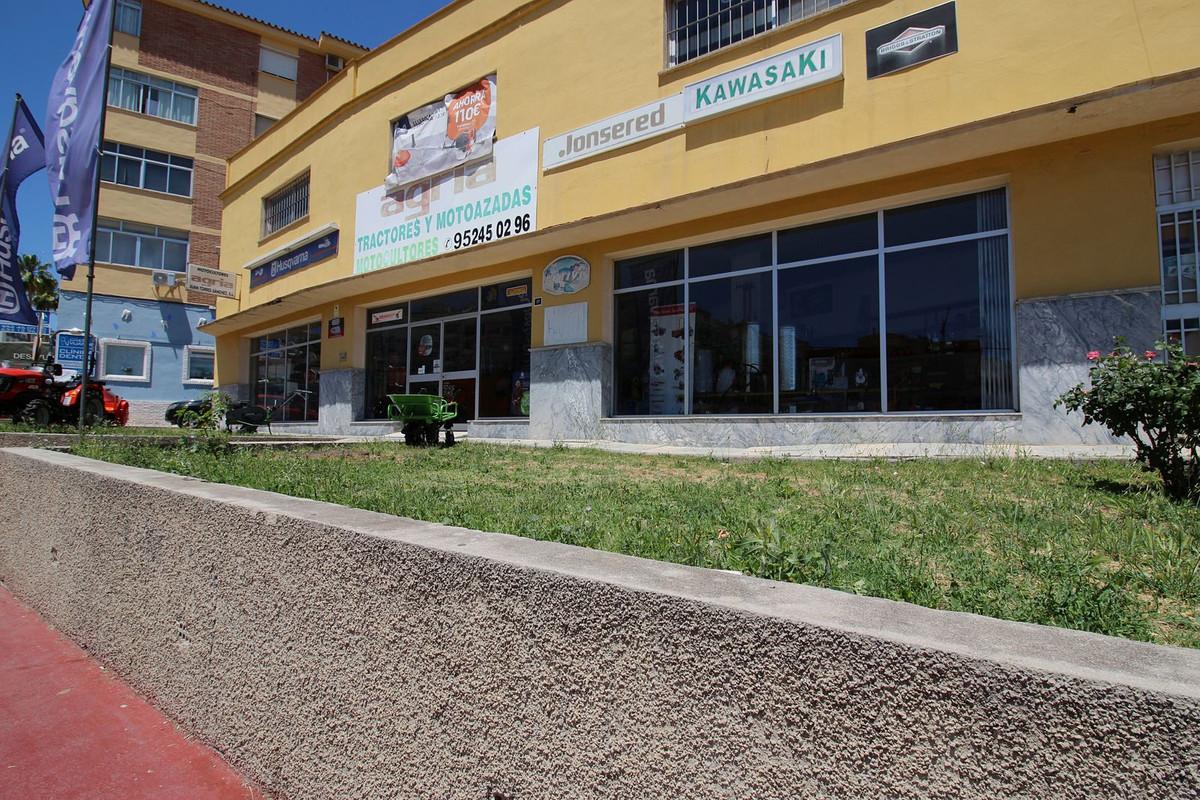 Commercial Building in Coín
