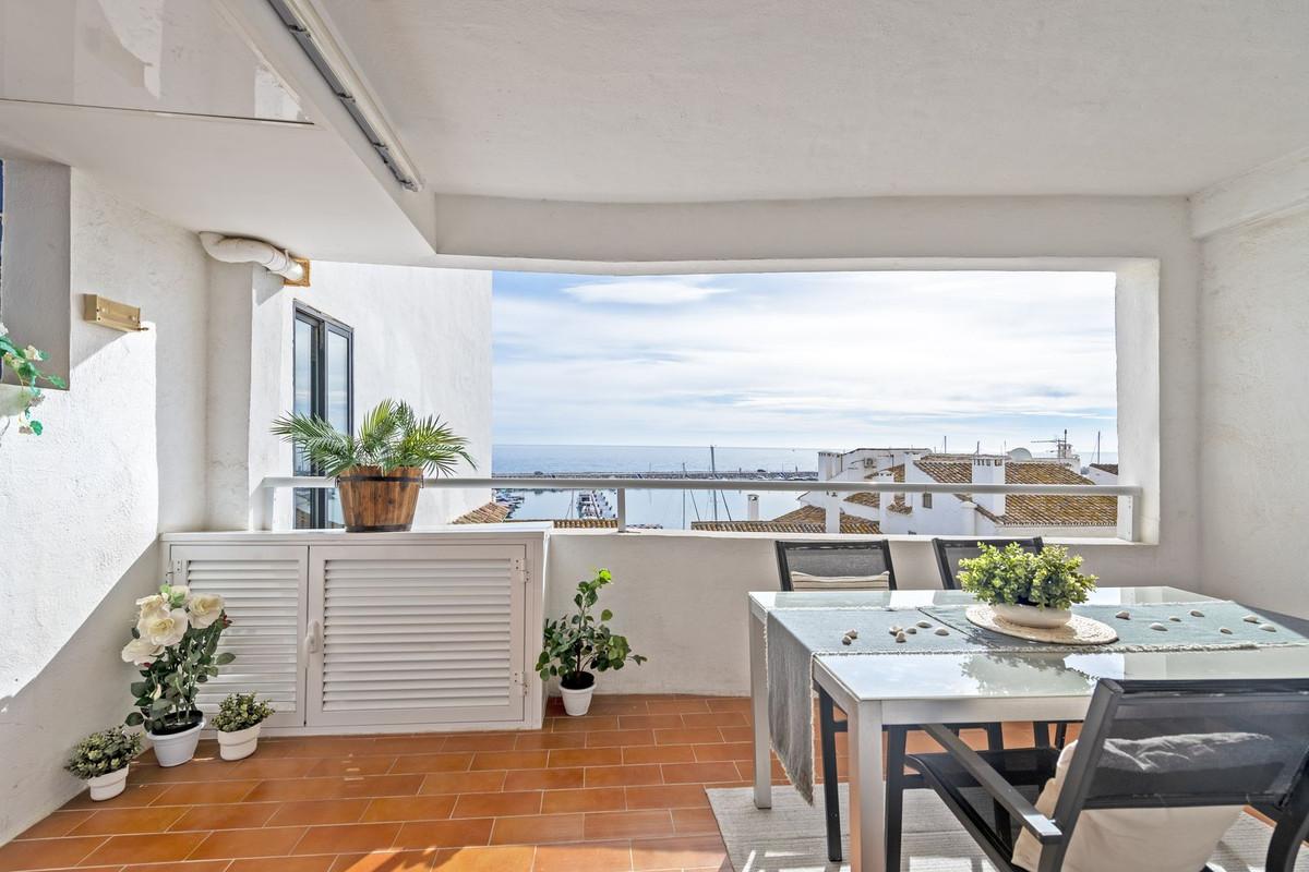 Apartment Middle Floor in Puerto Banús