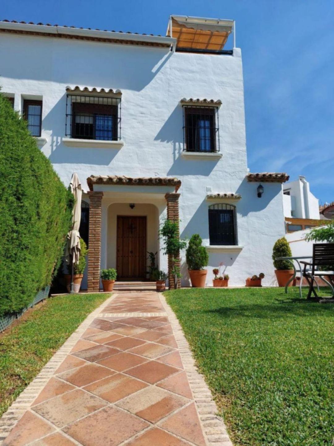 Villa Semi Detached in Marbella