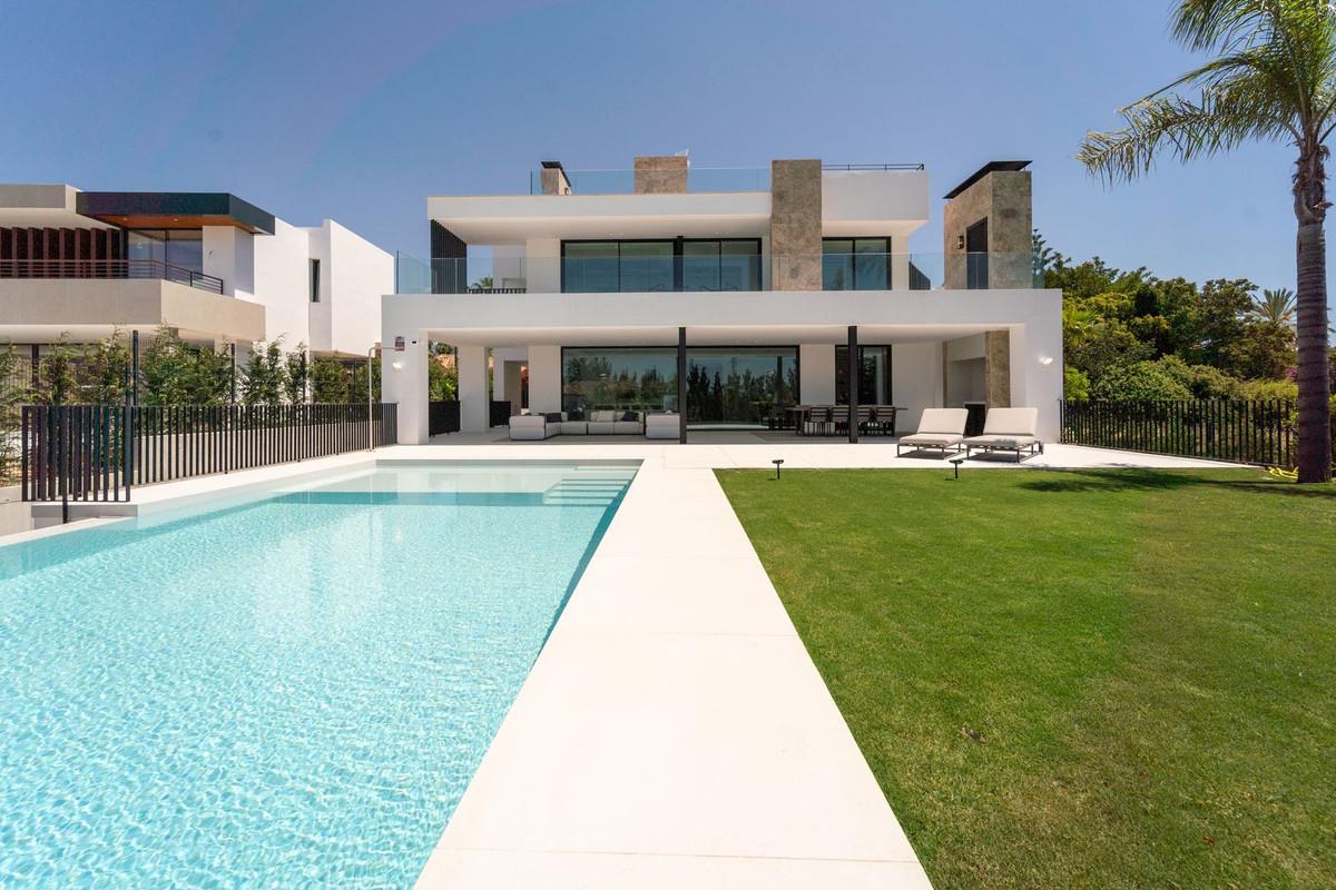 Villa Detached in Nueva Andalucía