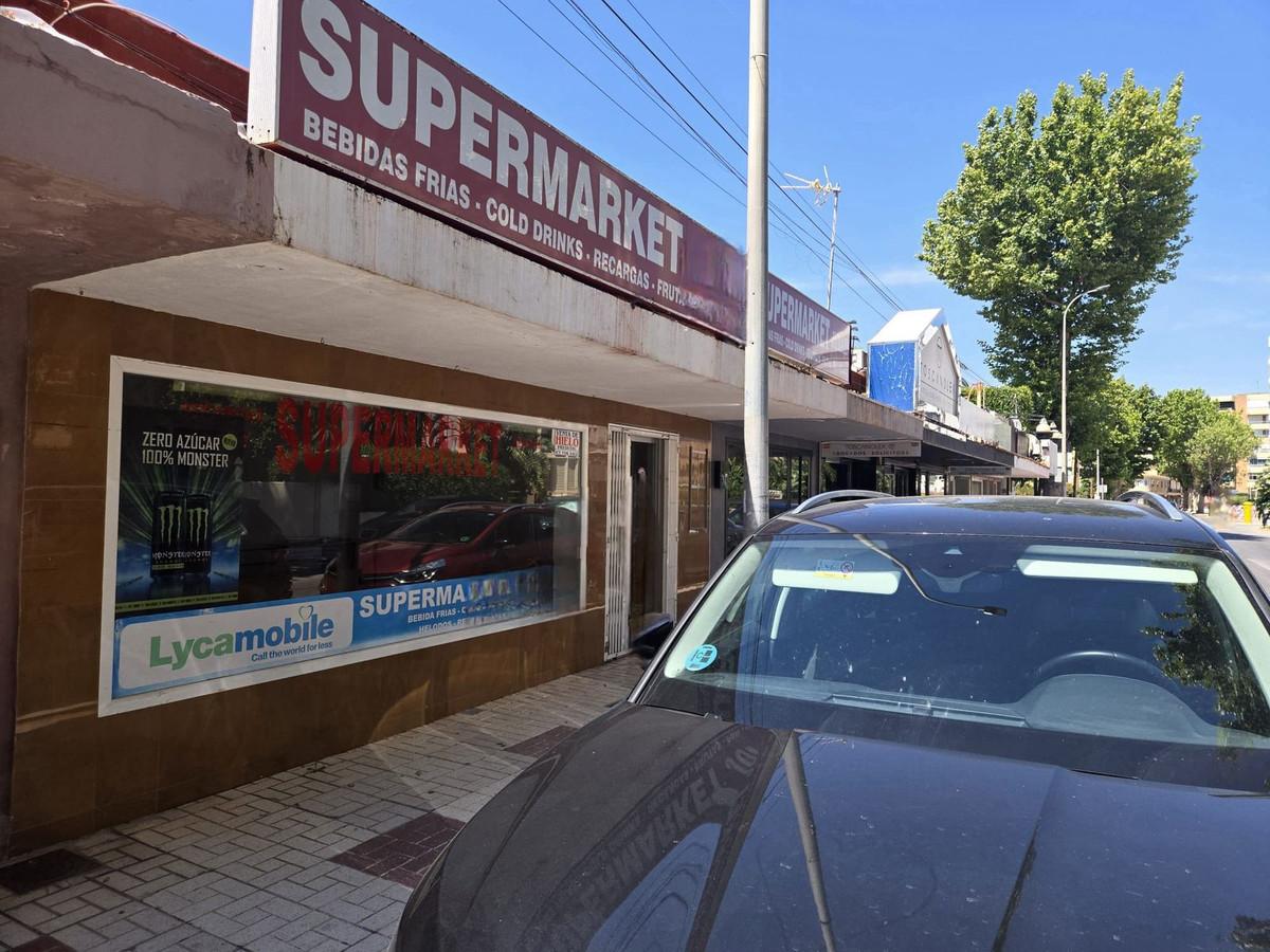 Commercial Commercial Premises in La Carihuela