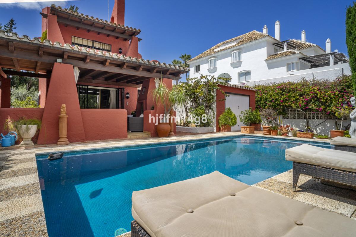 Villa Detached in Nueva Andalucía