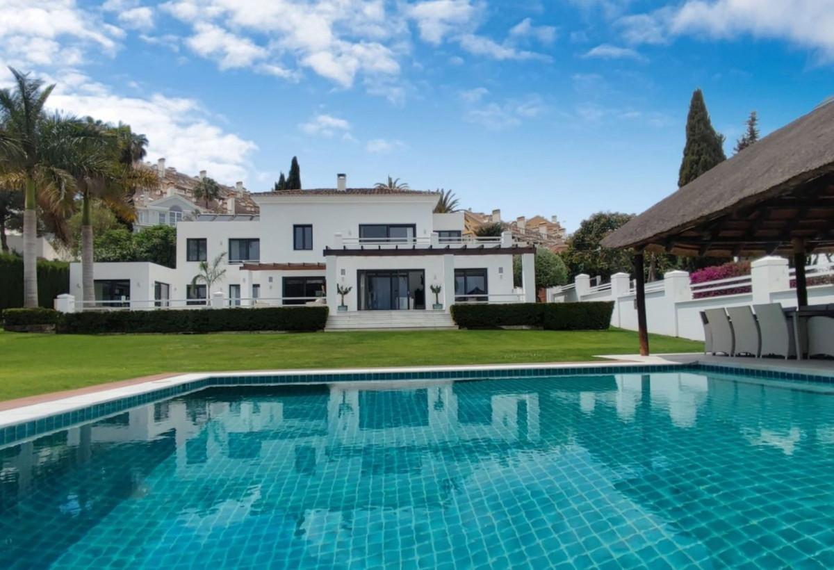 Villa Detached in Nueva Andalucía