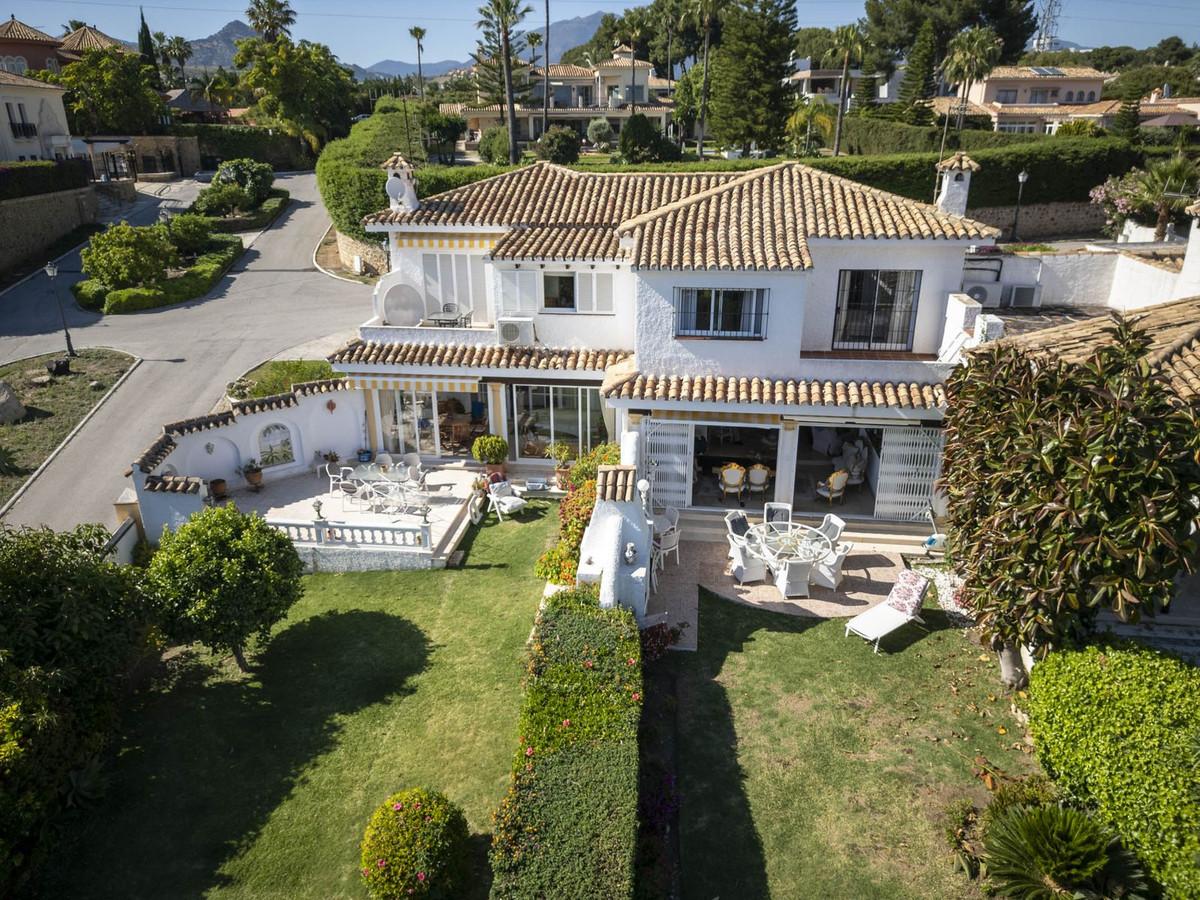 Townhouse Terraced in El Paraiso