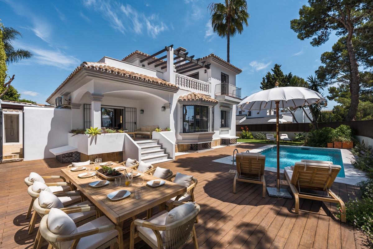 Villa Detached in Nueva Andalucía