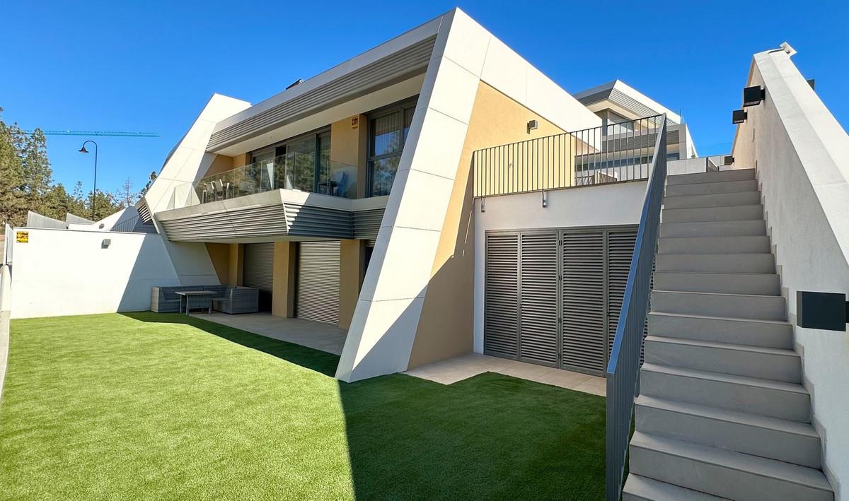 Villa Semi Detached in El Chaparral