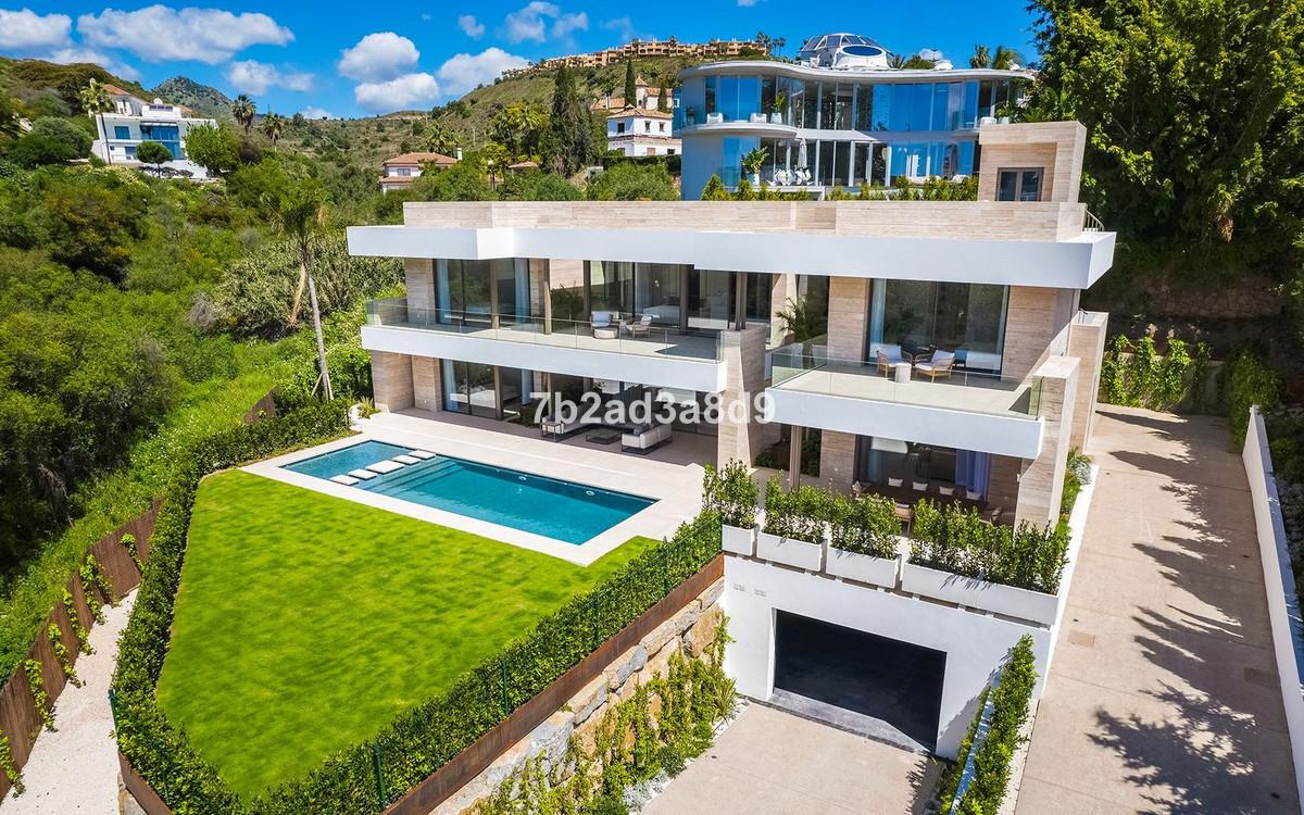 Villa Detached in El Paraiso