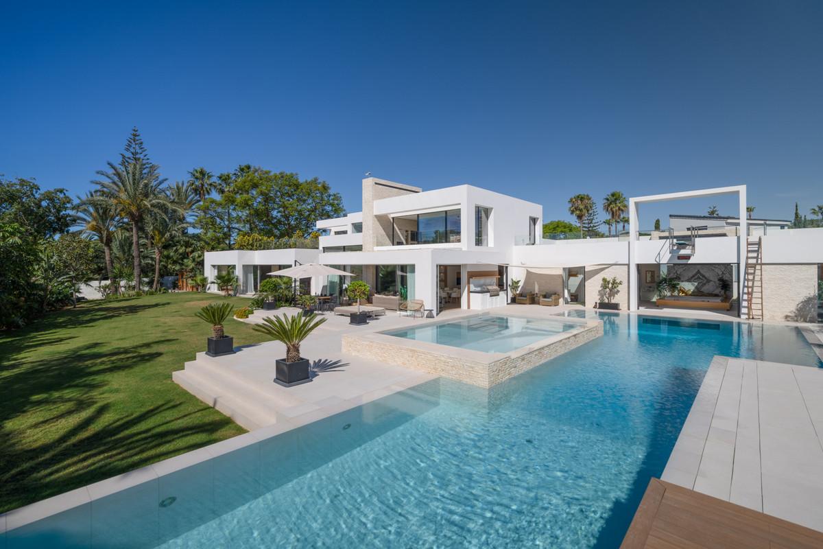 Villa Detached in El Paraiso