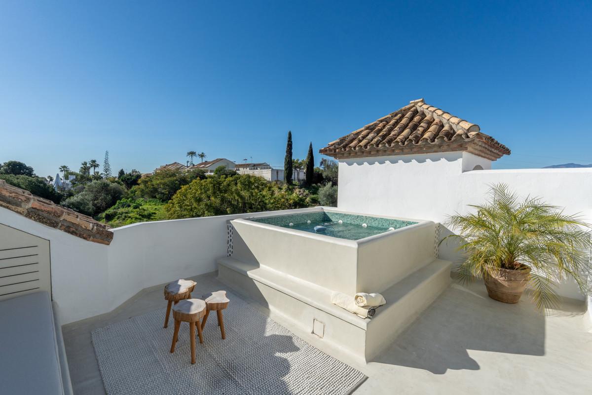 Townhouse Terraced in Nueva Andalucía