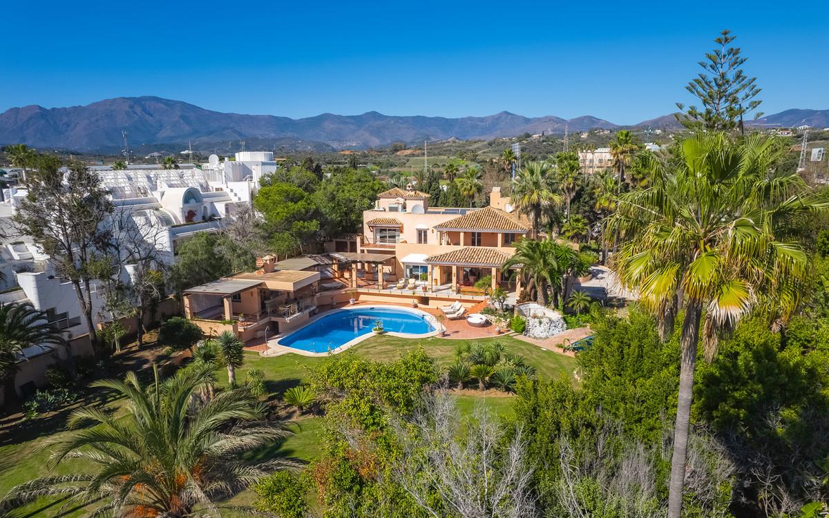 Villa Detached in New Golden Mile