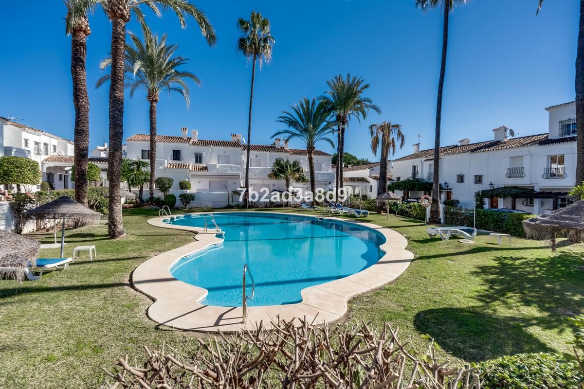 Townhouse Terraced in Nueva Andalucía
