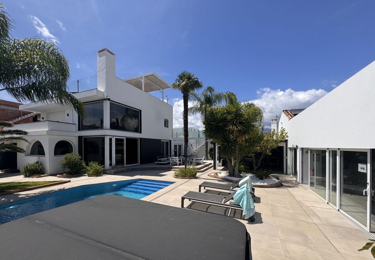 Villa Detached in Nueva Andalucía