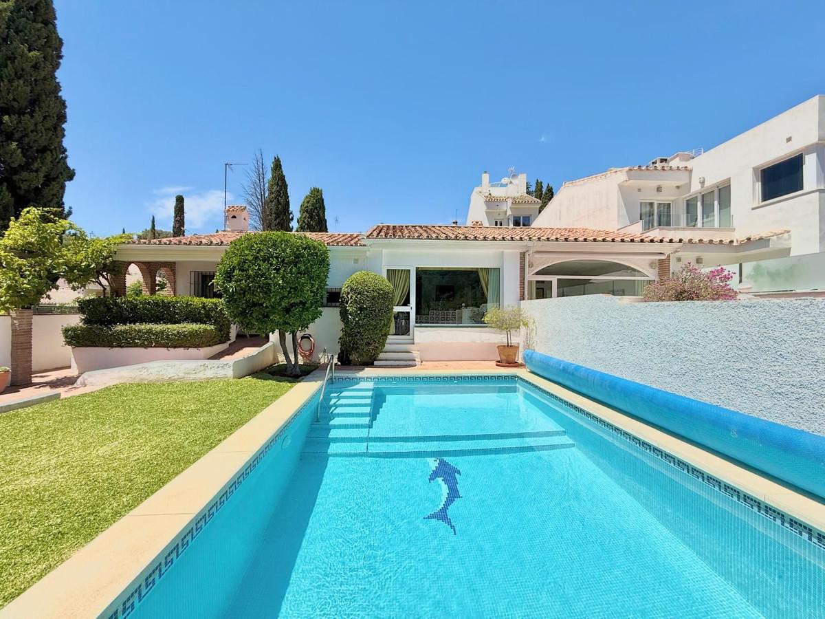 Villa Semi Detached in Los Pacos