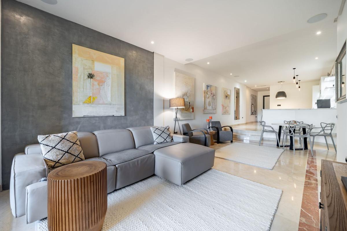 Apartment Middle Floor in Puerto Banús