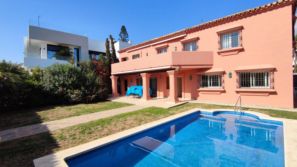 Villa Detached in The Golden Mile