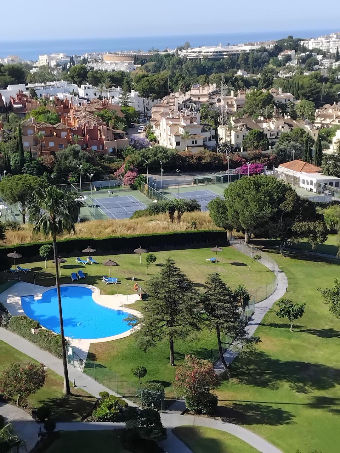 Apartment Middle Floor in Nueva Andalucía