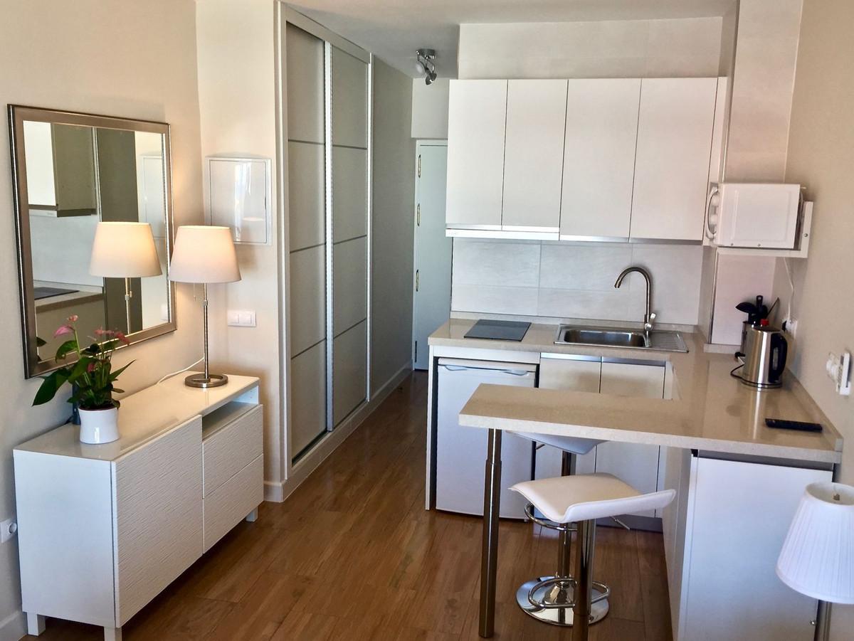 Studio Middle Floor in Torremolinos Centro