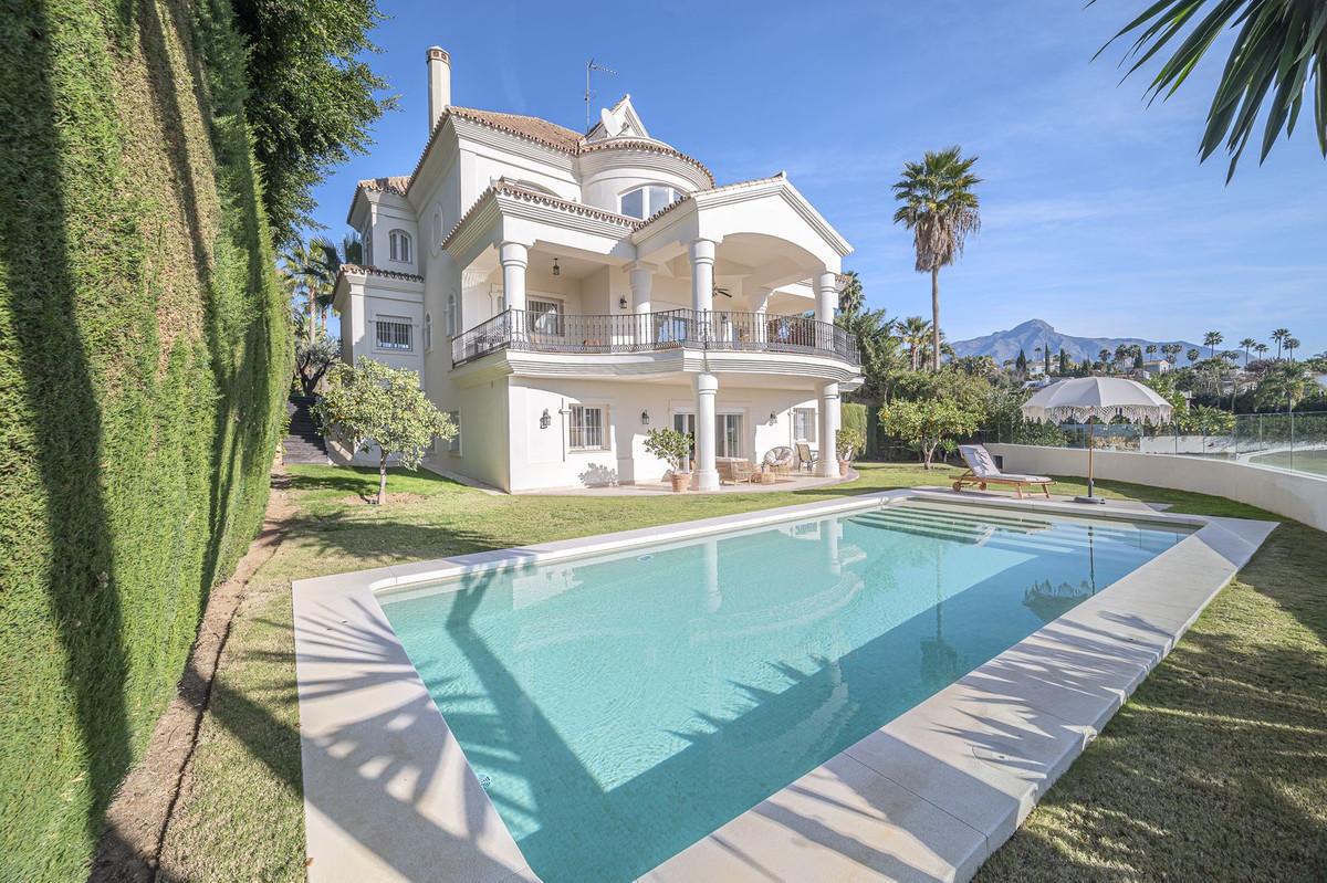 Villa Detached in Nueva Andalucía