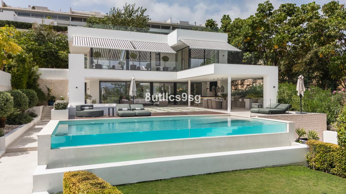 Villa Detached in Nueva Andalucía