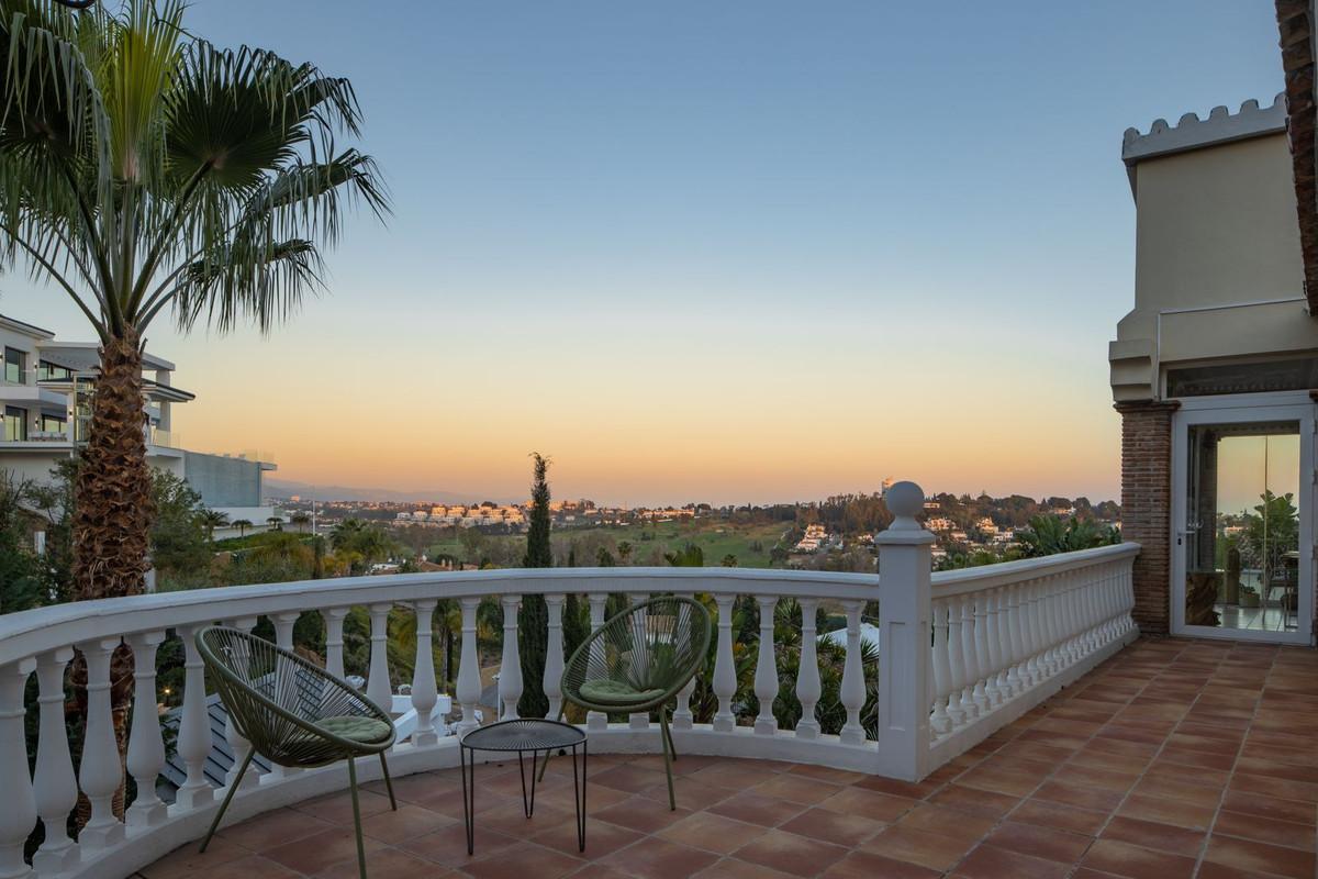 Villa Detached in El Paraiso