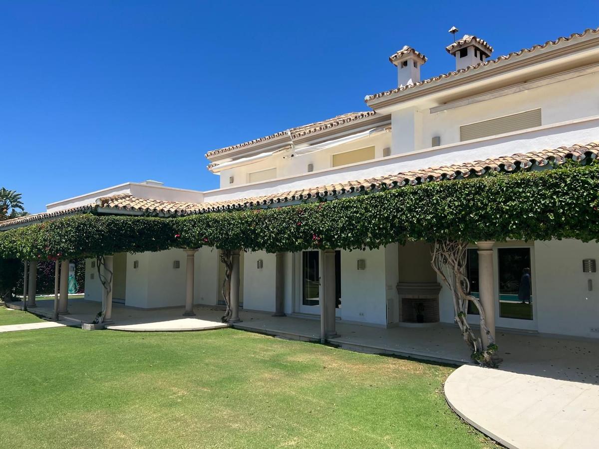 Villa Detached in New Golden Mile
