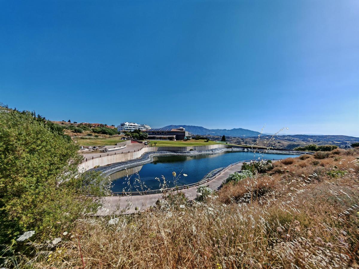 Plot Land in Calanova Golf