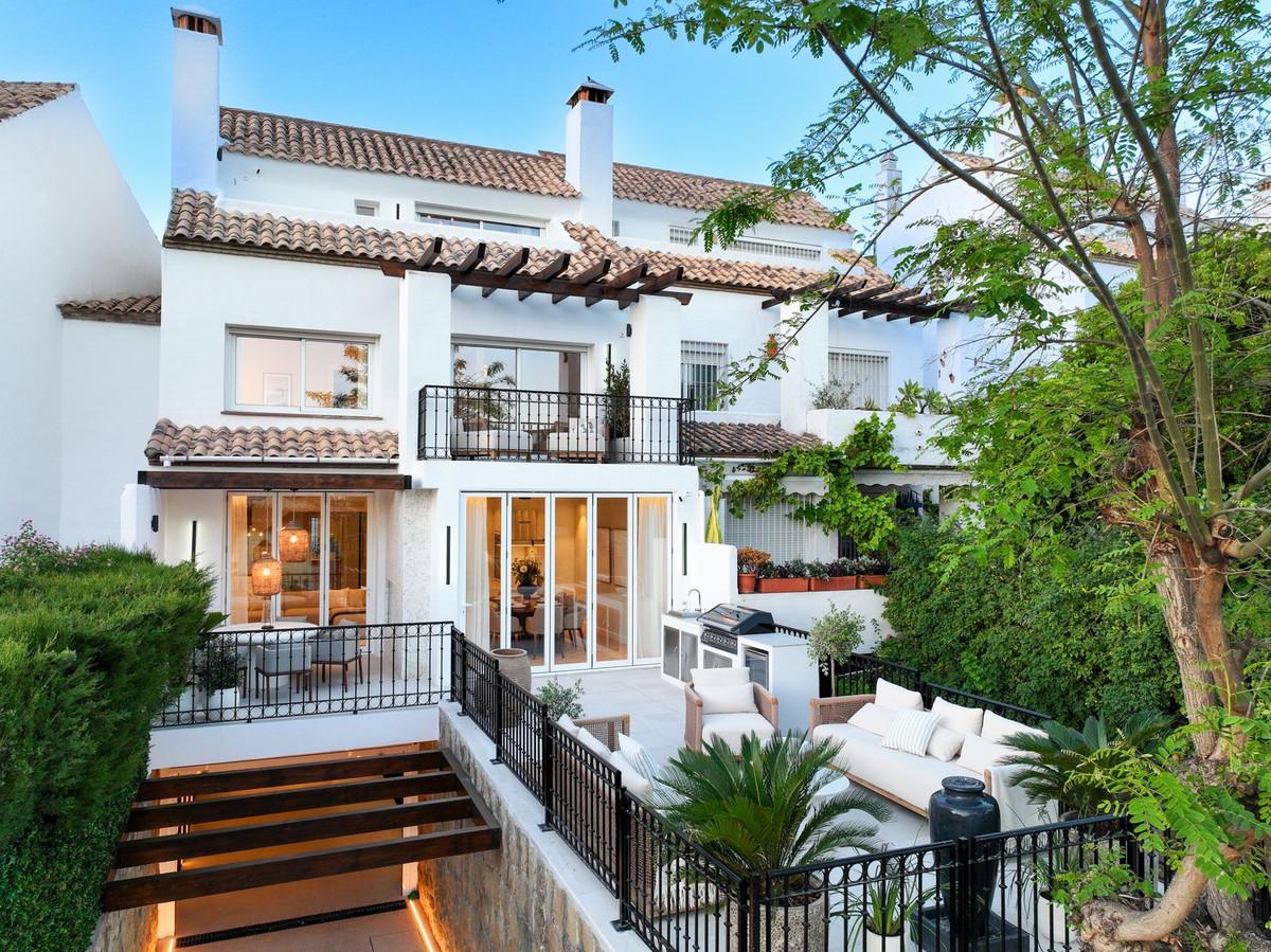 Townhouse Terraced in The Golden Mile