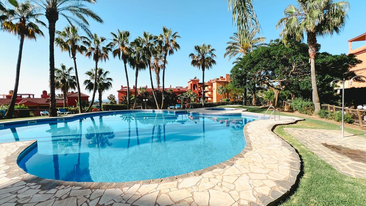 Apartment Middle Floor in Reserva de Marbella