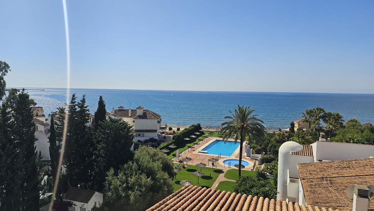 Apartment Penthouse in Estepona