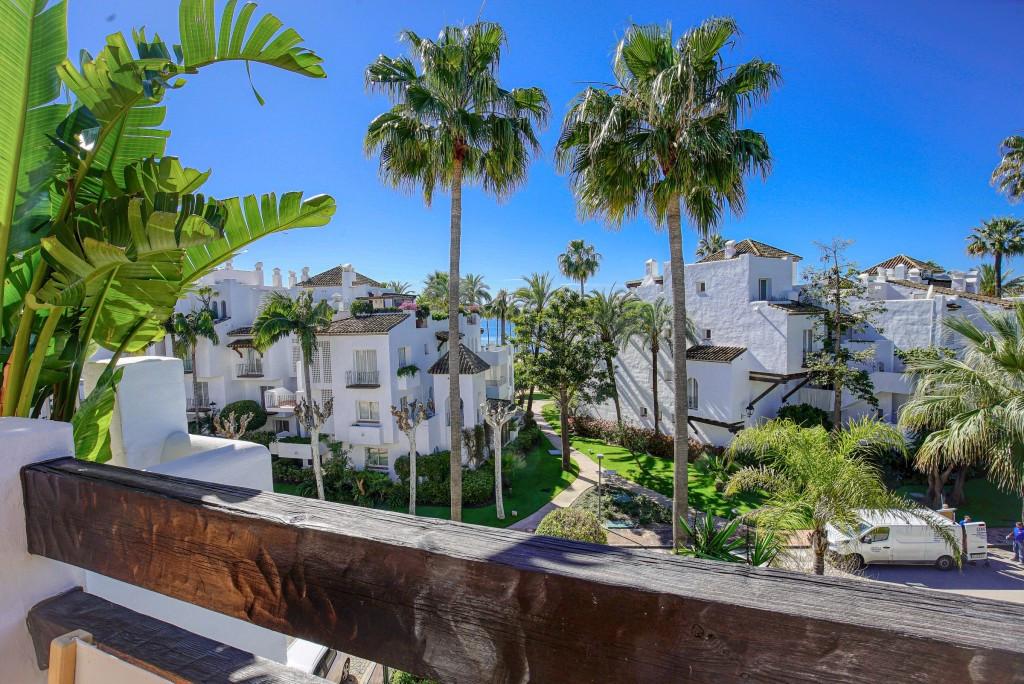 Apartment Penthouse in Estepona