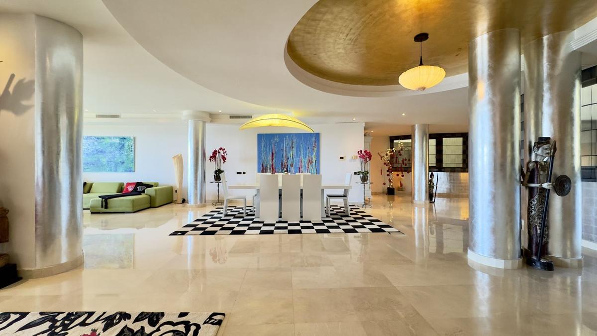 Apartment Middle Floor in Puerto Banús