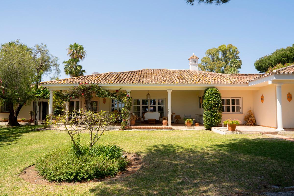 Villa Detached in El Paraiso