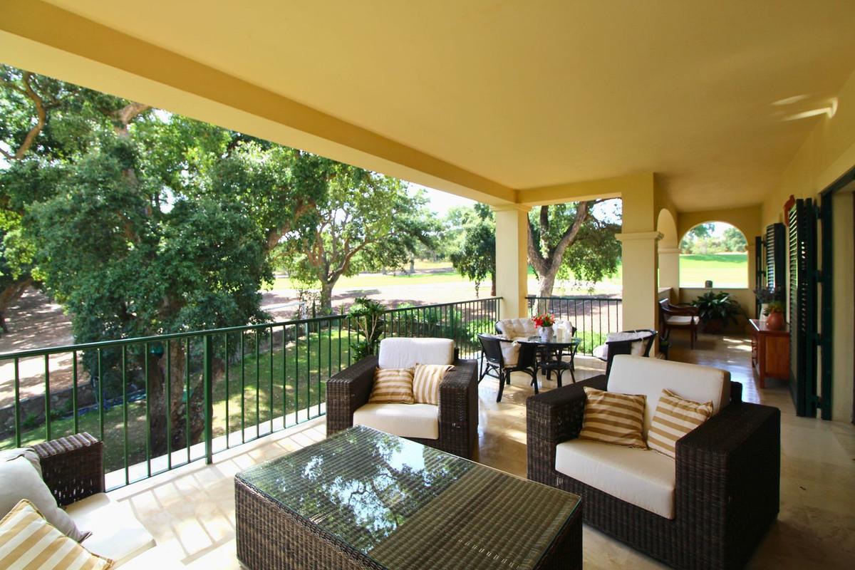 Apartment Middle Floor in San Roque Club