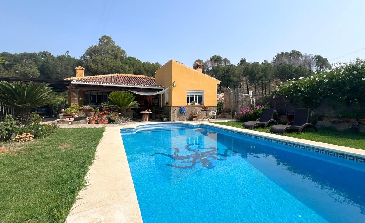 Villa Detached in Coín