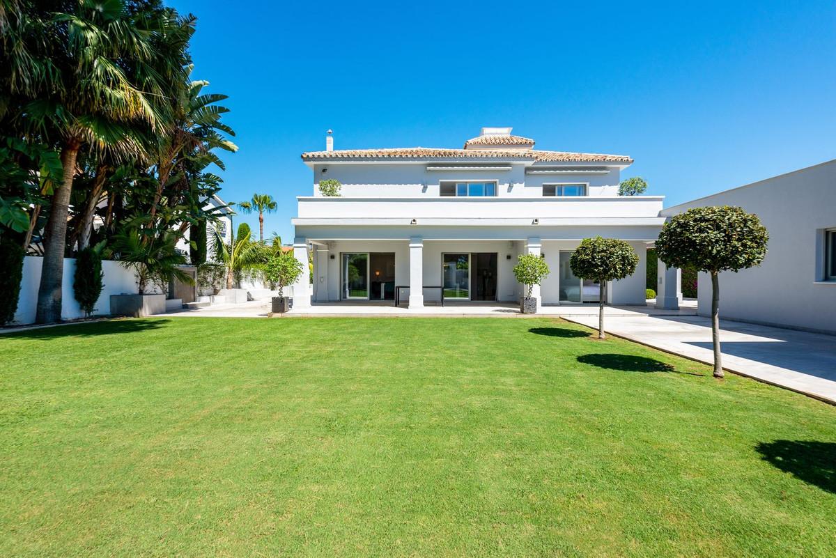 Villa Detached in El Paraiso