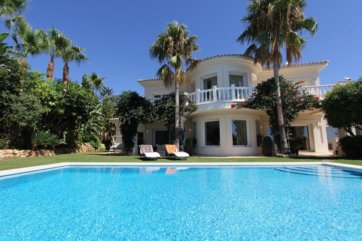 Villa Detached in Altos de los Monteros