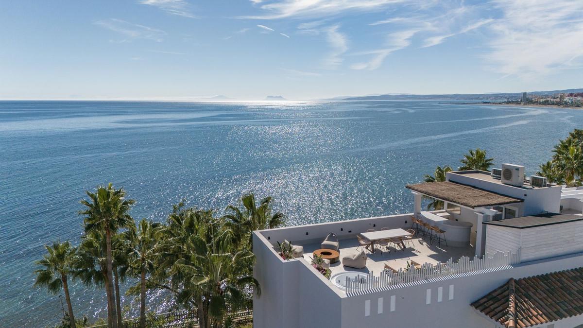 Apartment Penthouse in Estepona