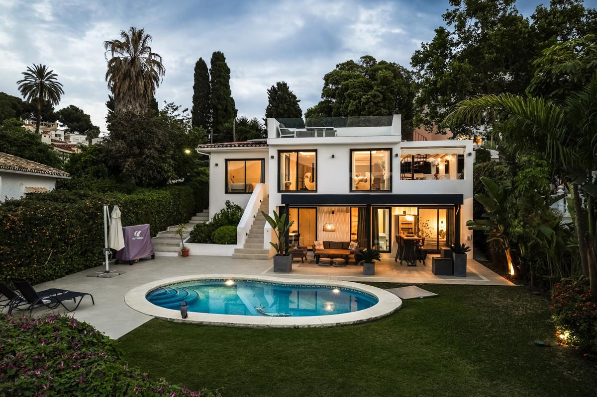 Villa Detached in Nueva Andalucía