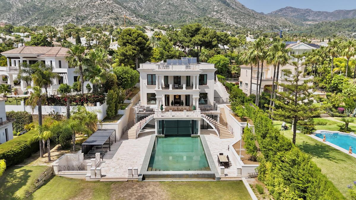 Villa Detached in Sierra Blanca